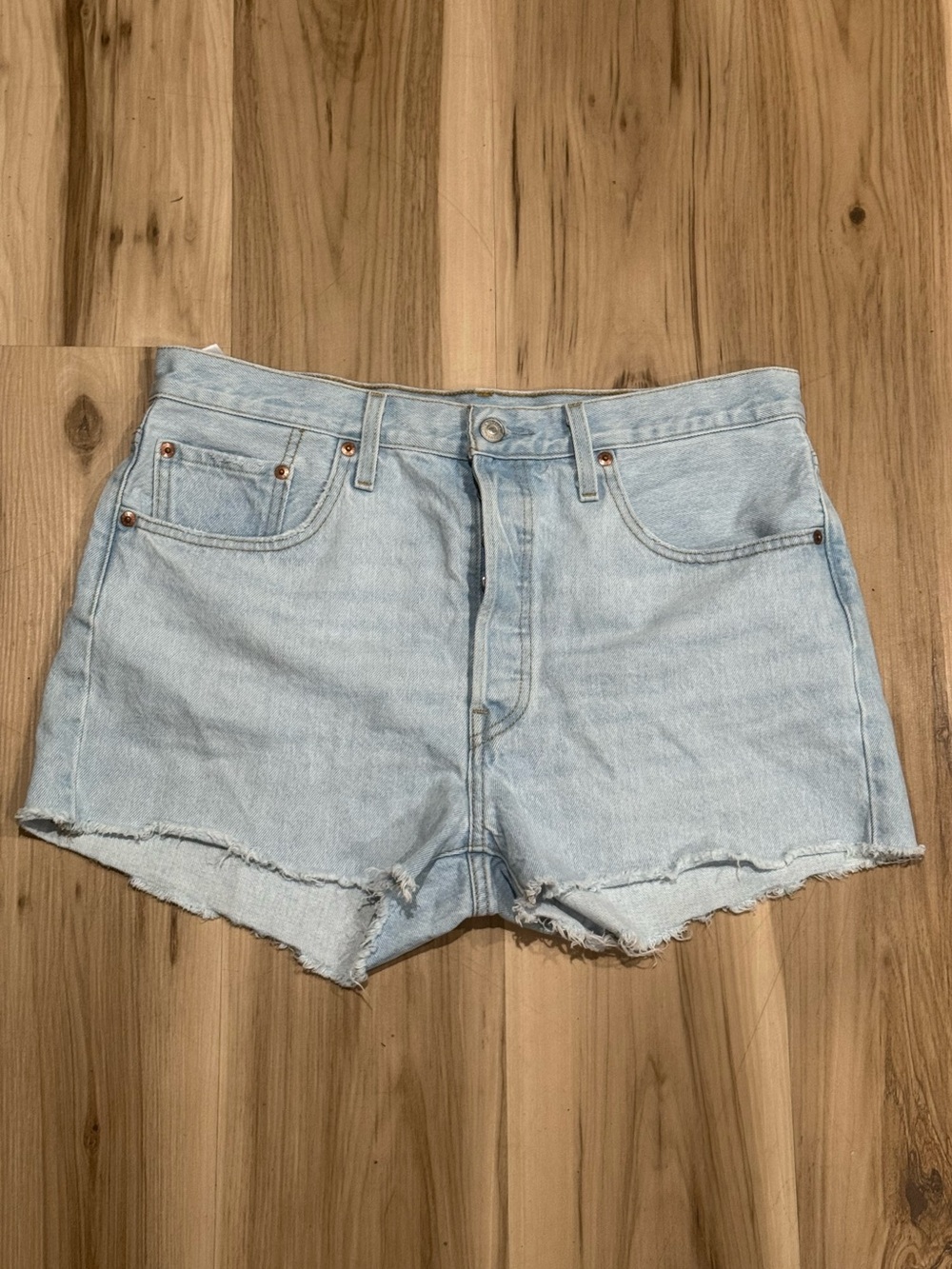 Levi’s 501 Button Fly Cutoff Light Wash Shorts Women’s 32
